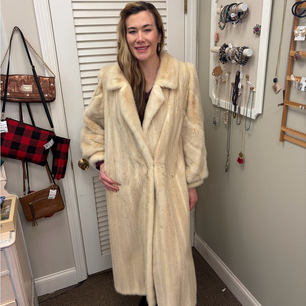 Elegant Cream Mink Coat